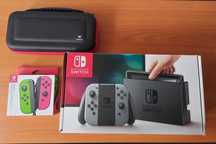 Konsola Nintendo Switch + 2 dodatkowe Joy-Cony + futerał