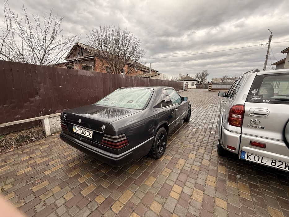 Mercedes 124 cupe blak