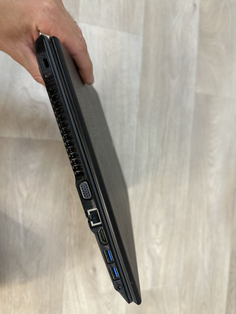 Ноутбук Acer E5-573-36F4