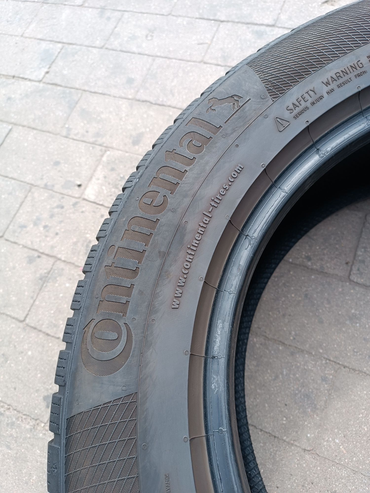 235/60R18 Continental Winter Contract TS 850 P