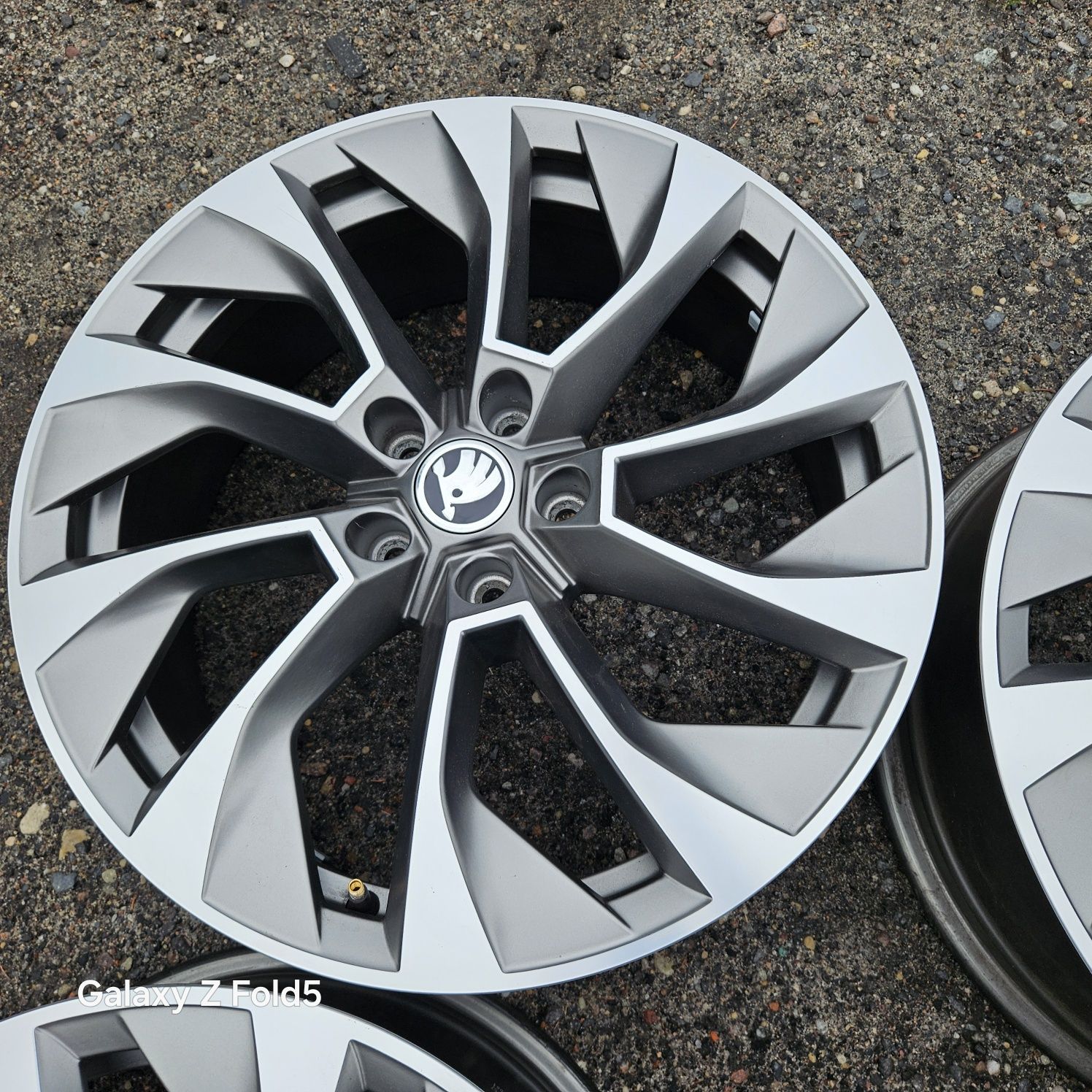 Alufelgi 19 Skoda Kodjaq Karoq Octavia Superb Yeti 5x112 ET43