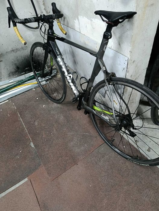 Bicicleta de estrada em carbono