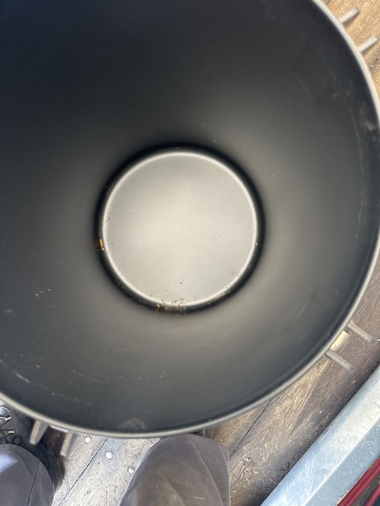 Zbiornik do mieszania i malowania pistoletem pneumatycznym