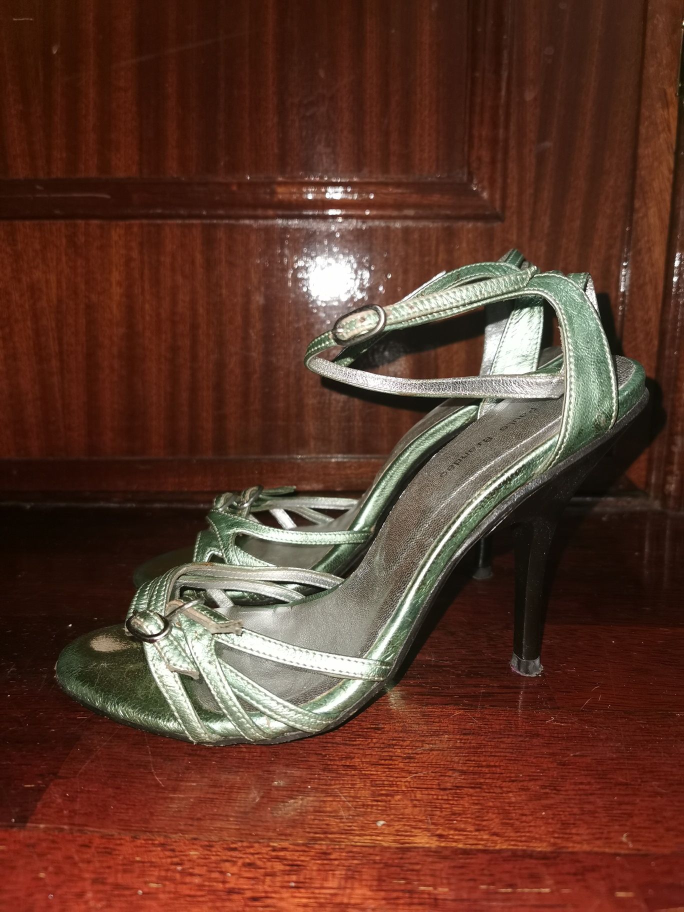 Sandálias verdes metalizadas, tamanho 35 compradas na Aldo