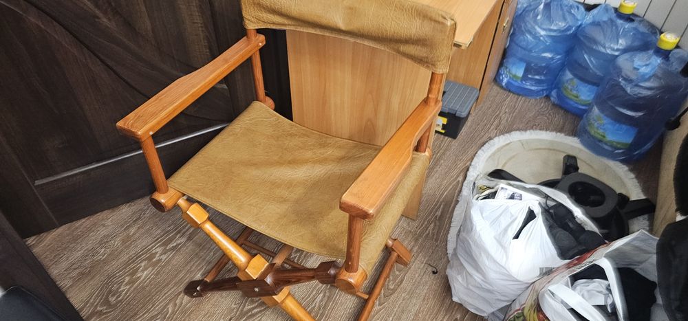 Отдам стол стулья полки только для нуждающихся