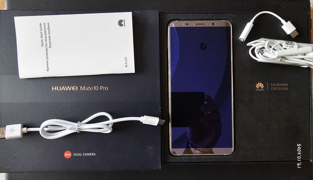 Huawei Mate 10 Pro 
Екран 6" OLED, подвійна камера, поту