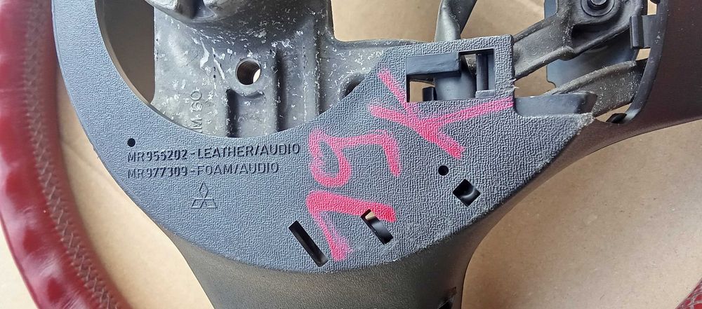 Kierownica Mitsubishi Colt MK6 Skóra Czerwona Przyciski Colt Kierownic