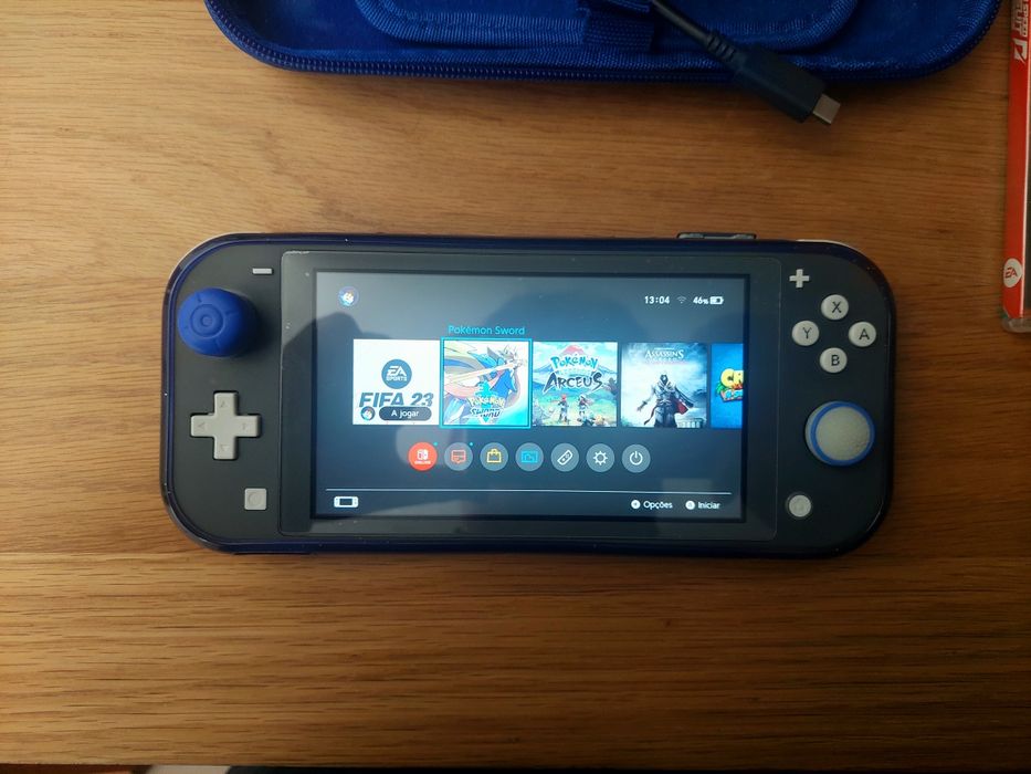 Nitendo Switch Lite + Bolsa de Transporte + Kit Protecção