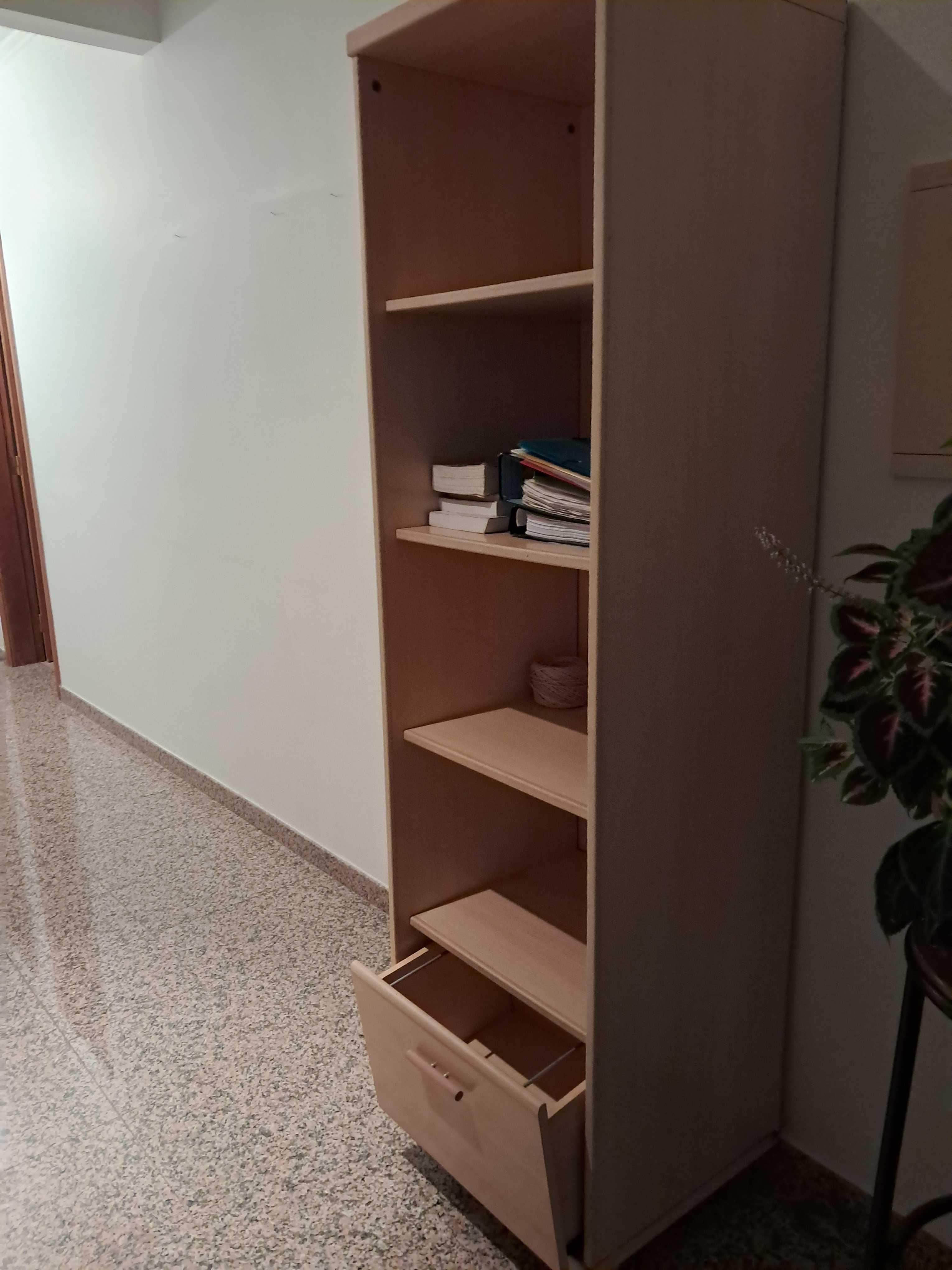 Vários pequenos moveis