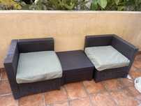 Conjunto de 2 sofas e mesa de jardim