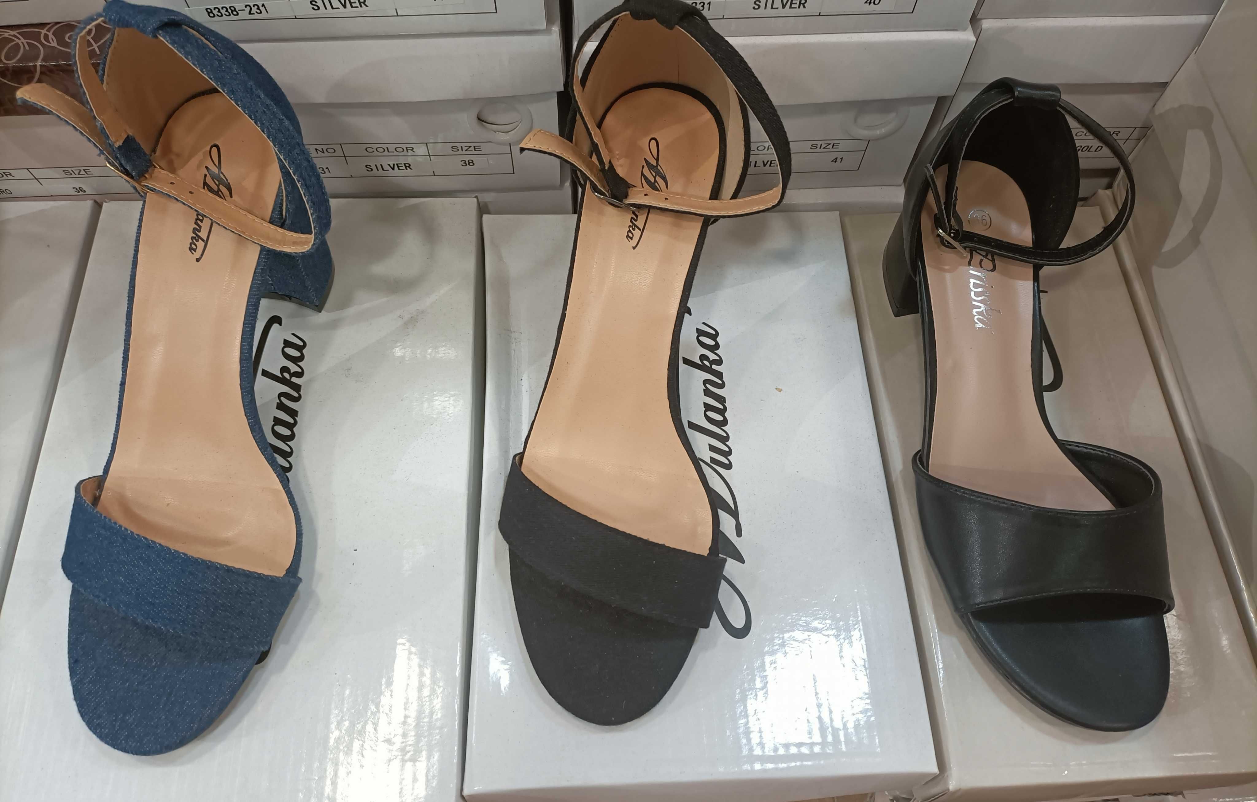 Sapatos de senhora salto alto com fatura