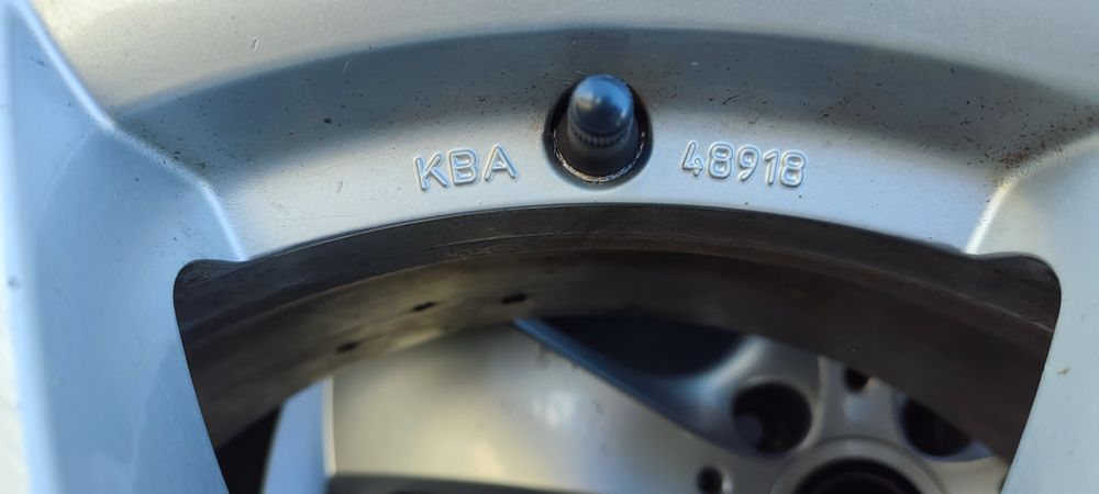 Литі диски r17 з літньою гумою