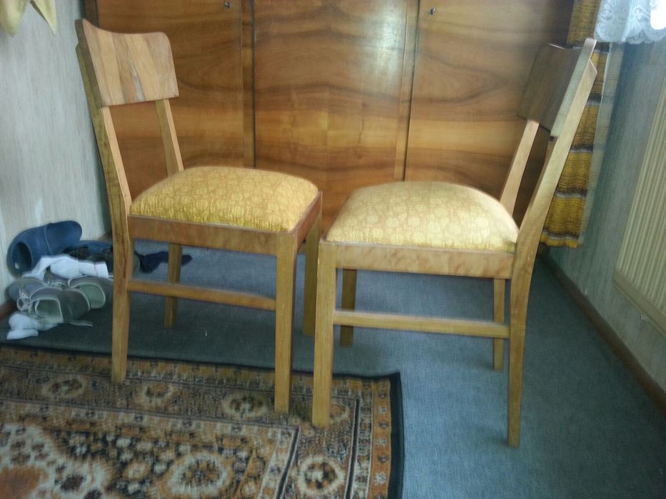 Krzesła drewniane PRL, retro, vintage 2 sztuki.