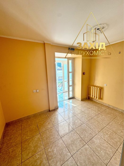 Продаж фасадного комерційного приміщення р-н Варшавського ринку