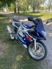 Suzuki GSX 600R.