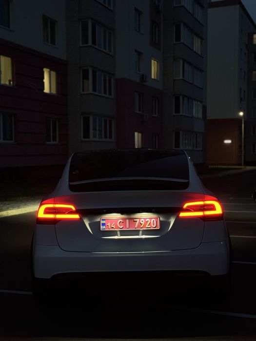 Tesla model x продам
