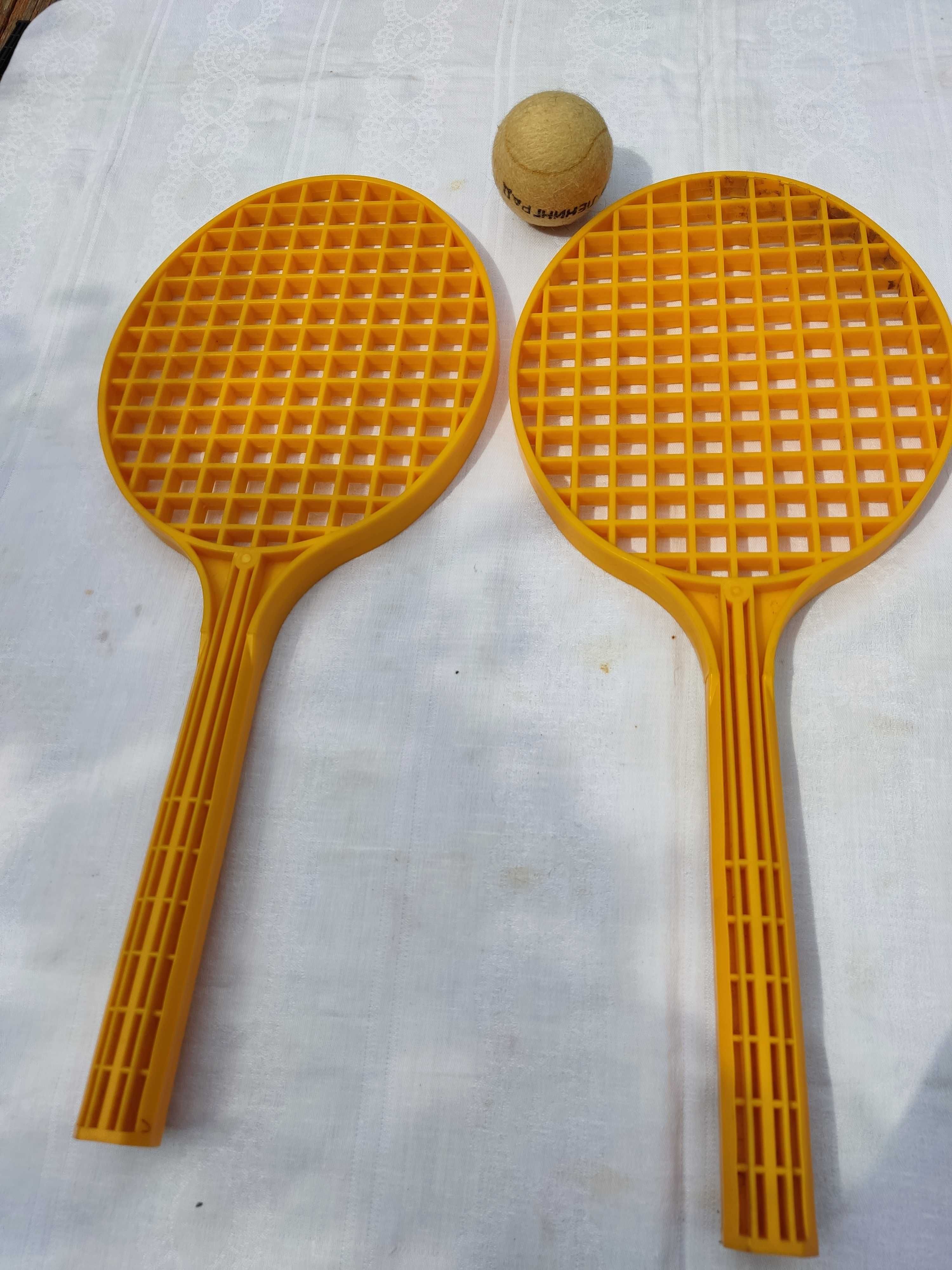 тенниспласт две прочные пластиковые ракетки и мячик.