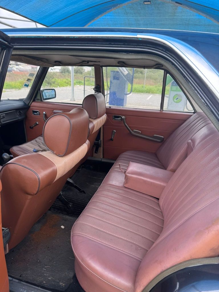 Mercedes-Benz 220