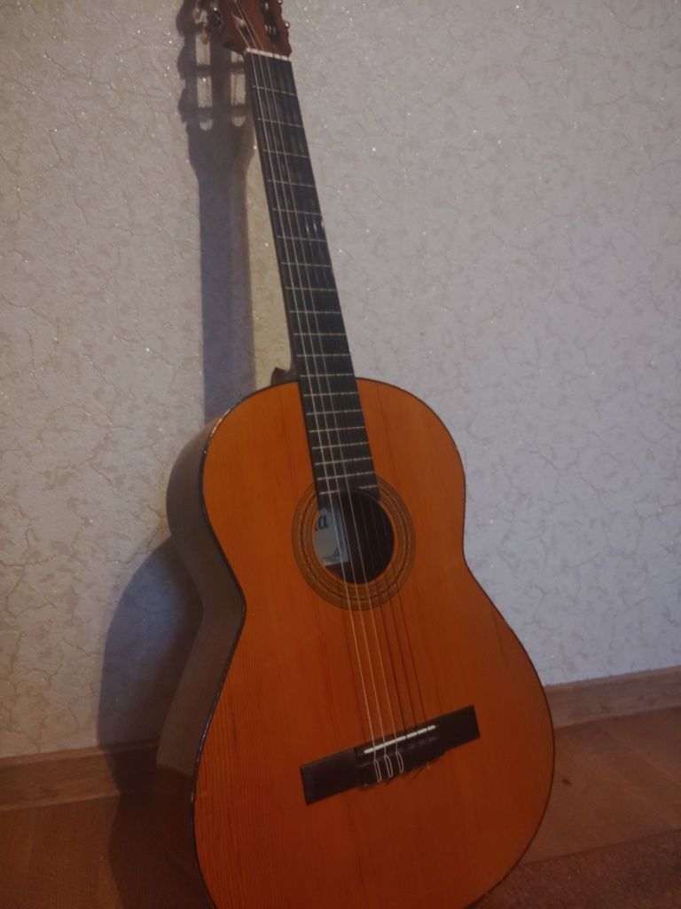 gitara klasyczna marki Ronda model Nº 300,