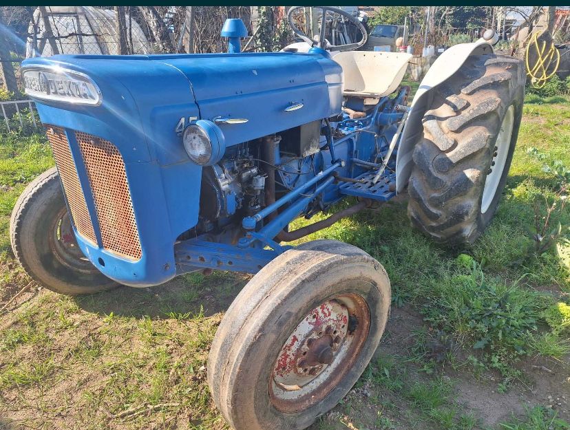 Disponivel trator