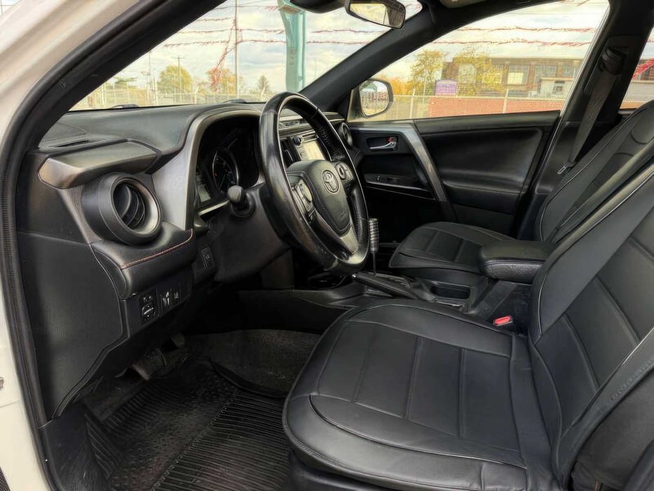 Toyota RAV4      2017