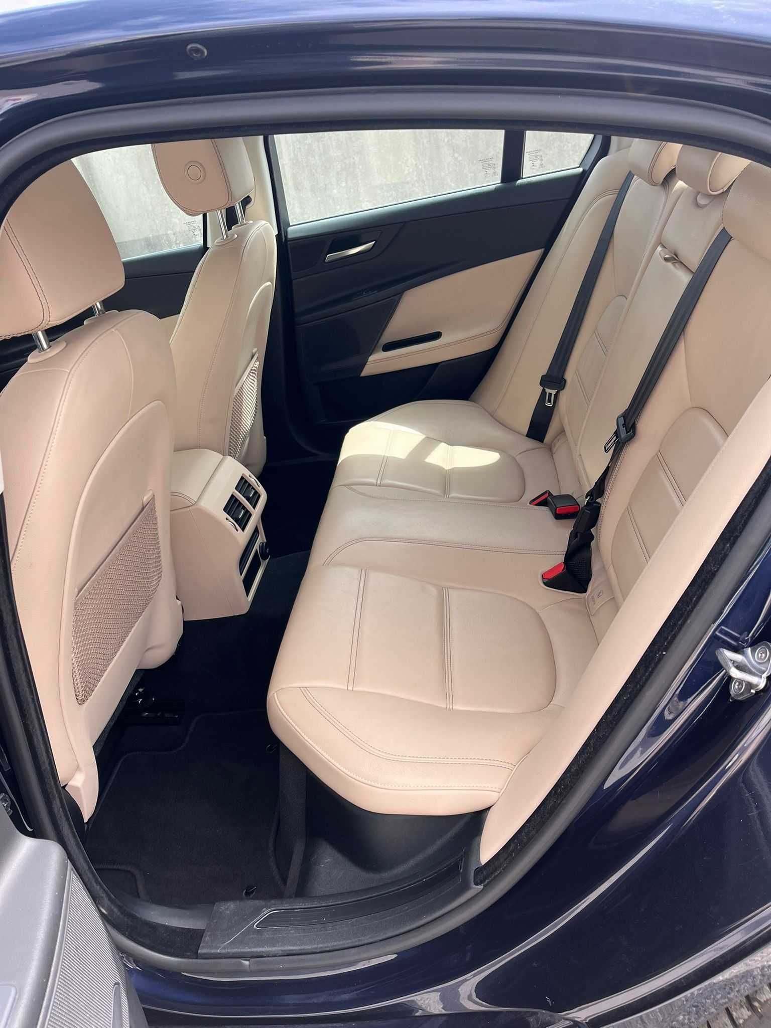 Jaguar XE 2.000 - Como NOVO