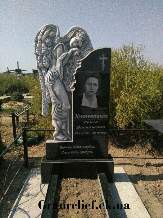 Гранітні пам'ятники з АНГЕЛОМ,  серцем, хрестом.