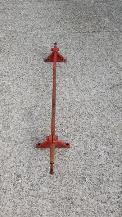 Uchwyt podsiewacza wałek International 321, 431, 851, 861, inne