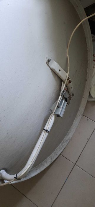 Продам супутникову тарілку з головкою конвертером