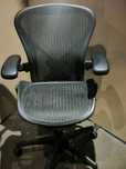 Офісне крісло Herman Miller Aeron Carbon розмір B
