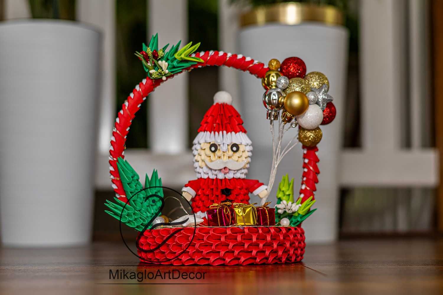 Dekoracja świąteczna Mikołaj z bombkami lampki rękodzieło origami