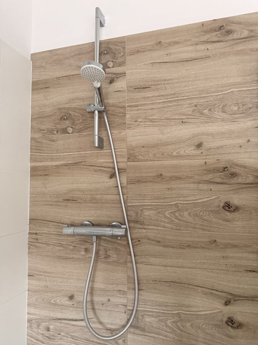 Wyposażenie lazienki - cena za meble, umywalki, baterie, wanne, szybę