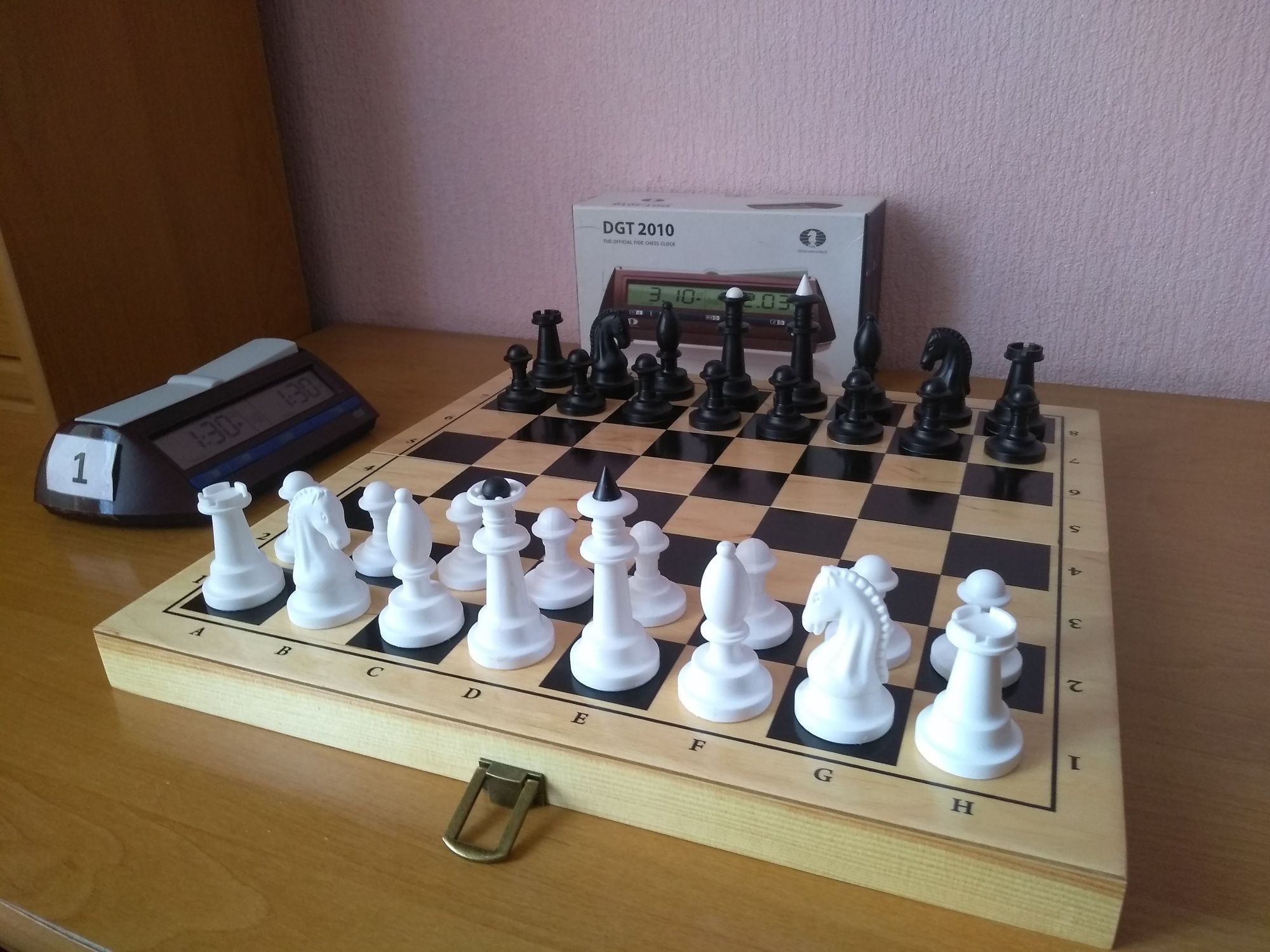 Шахмати Шахи з деревяною дошкою