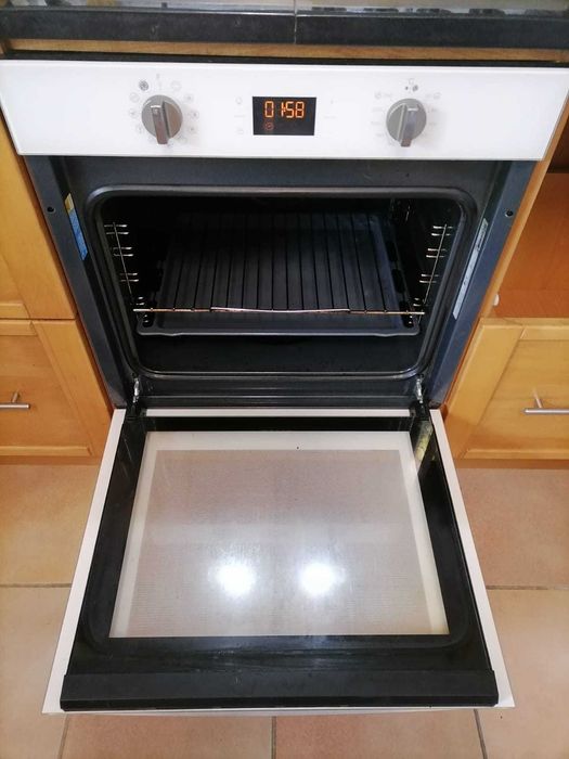 Forno Indesit branco