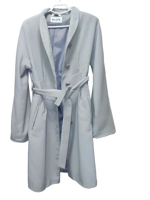 Пальто з поясом.