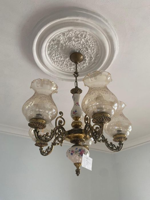 Candeeiro Em Porcelana E Metal Com Cinco lâmpadas