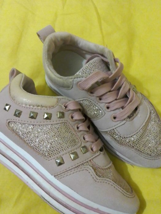 Кросівки колір пудра