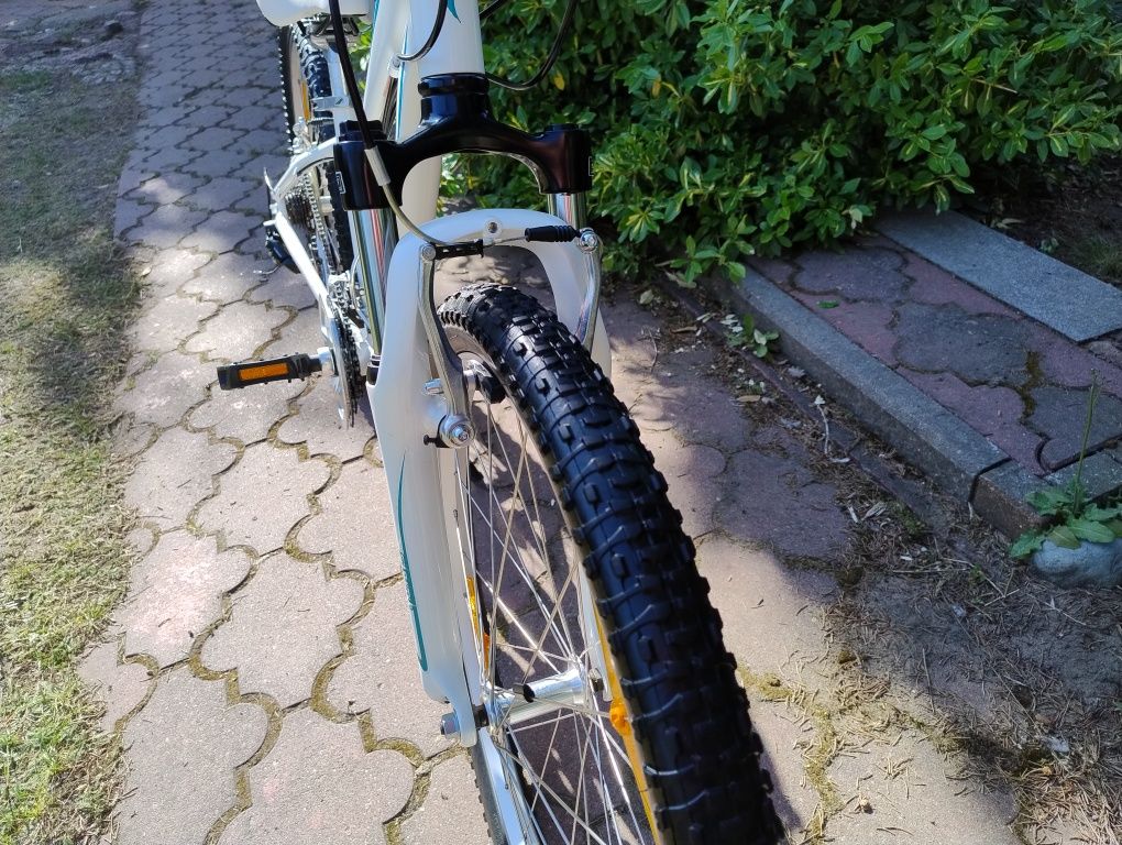 Alu 24" Specialized Rower MTB górski dzieciecy mlodziezowy amortyzator