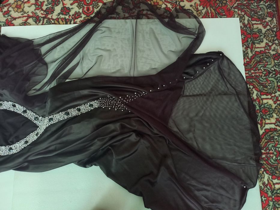 Вечірня сукня атлас