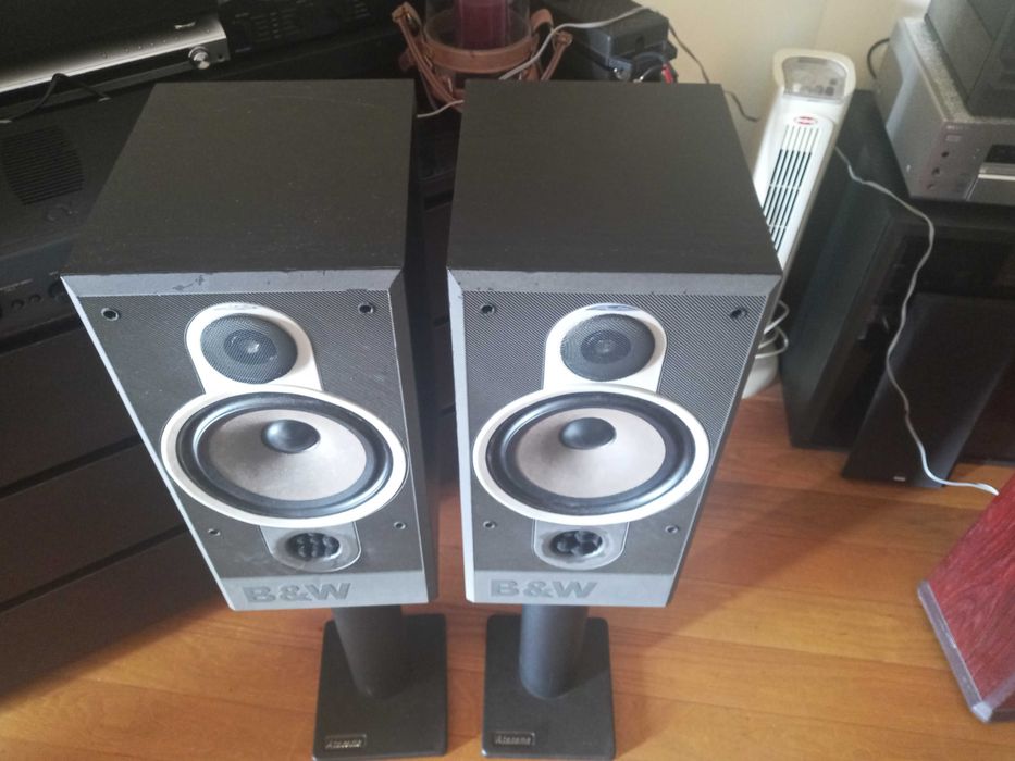 Colunas B&W DM560