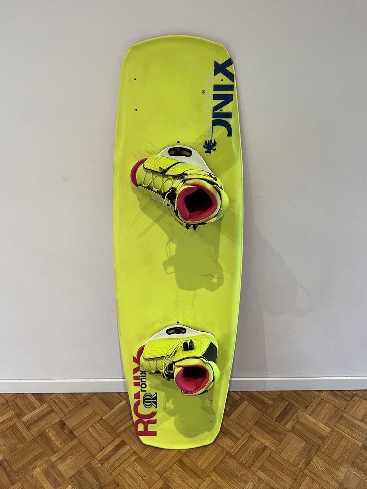 Damski Zestaw Wakeboard Ronix deska 130 cm z butami 36,5-39,5