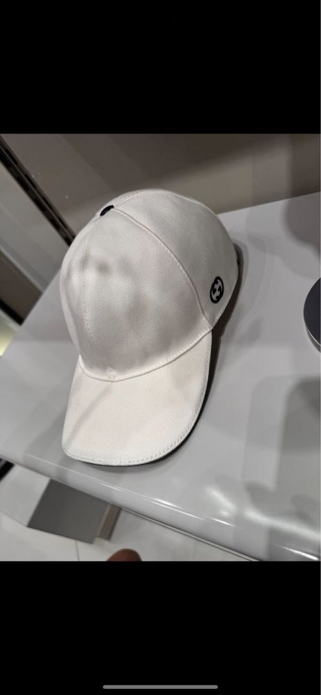 Gucci кепка  новая