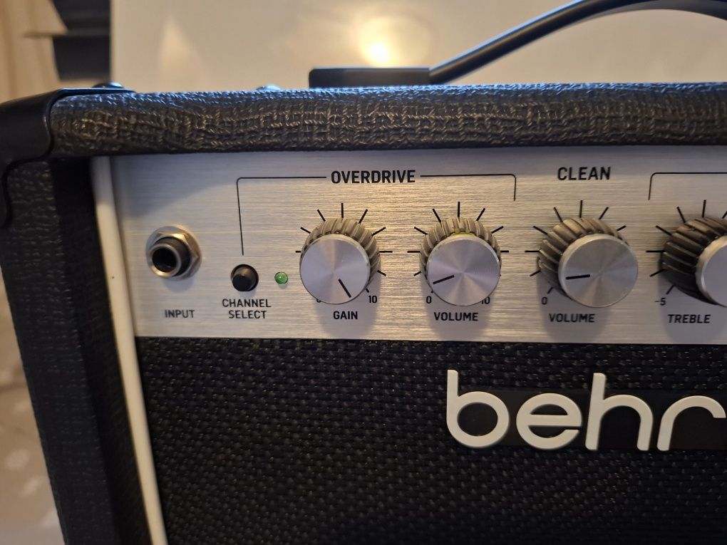 Behringer HA-20R Combo gitarowe 20W