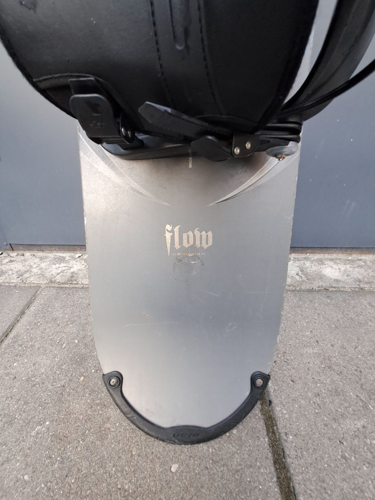 Deska snowboardowa FLOW + wiązania Flow 144cm