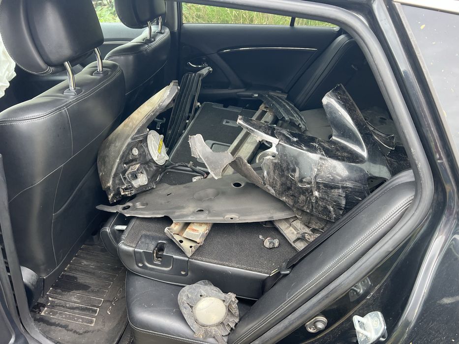 Toyota Avensis 2010r 2.0 d4d diesel_Kombi_Skory_Uszkodzony przod_