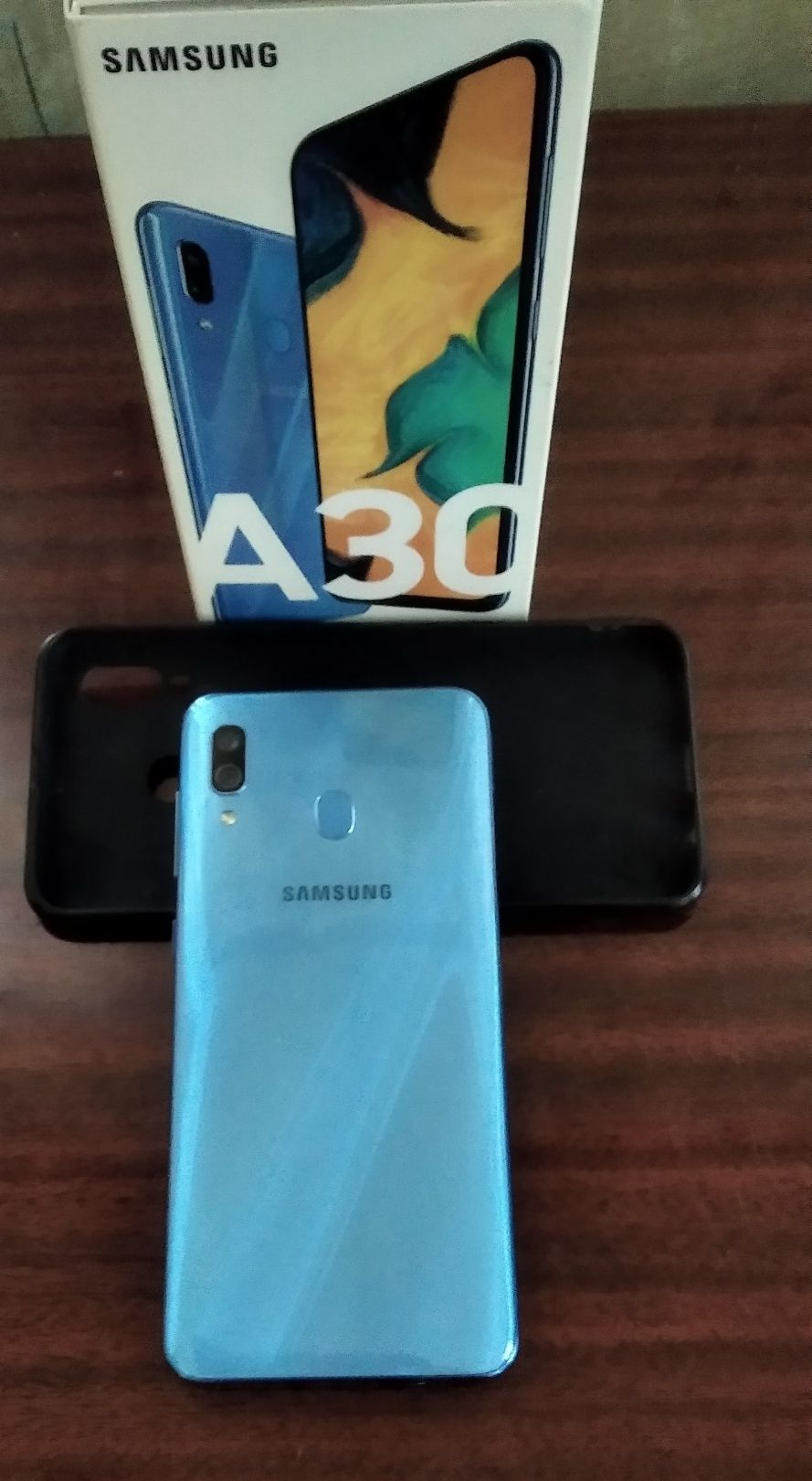 Продам телефон Samsung a30