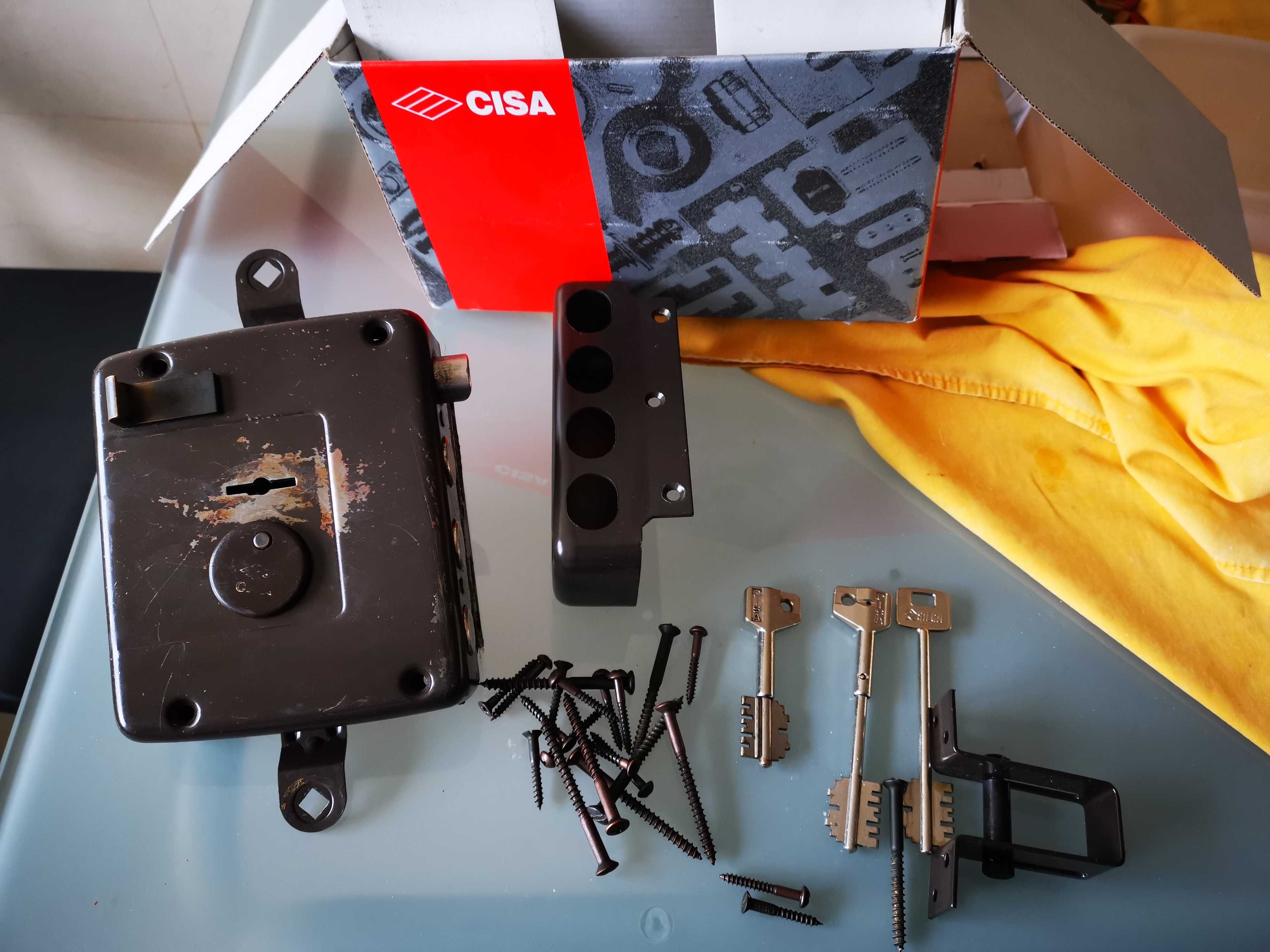 Fechadura da marca Cisa 2 trancas