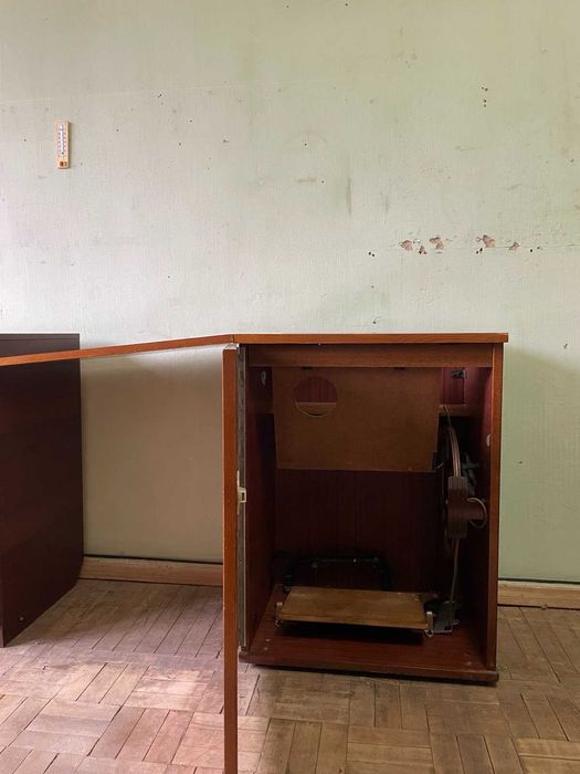 Безкоштовно  віддам меблі