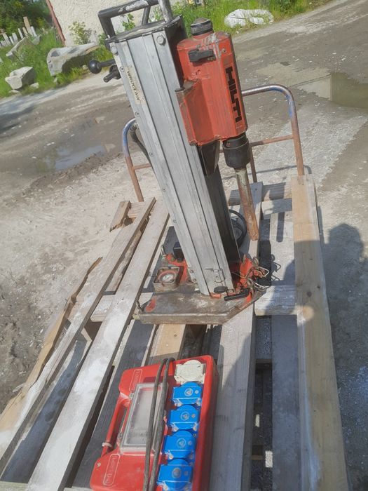 wiertnica do betonu i kamienia  Hilti DCM1 ,  na wiertła diamentowe
