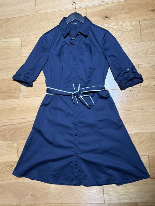 Granatowa sukienka koszulowa z paskiem guzikami kolnierzem L orsay